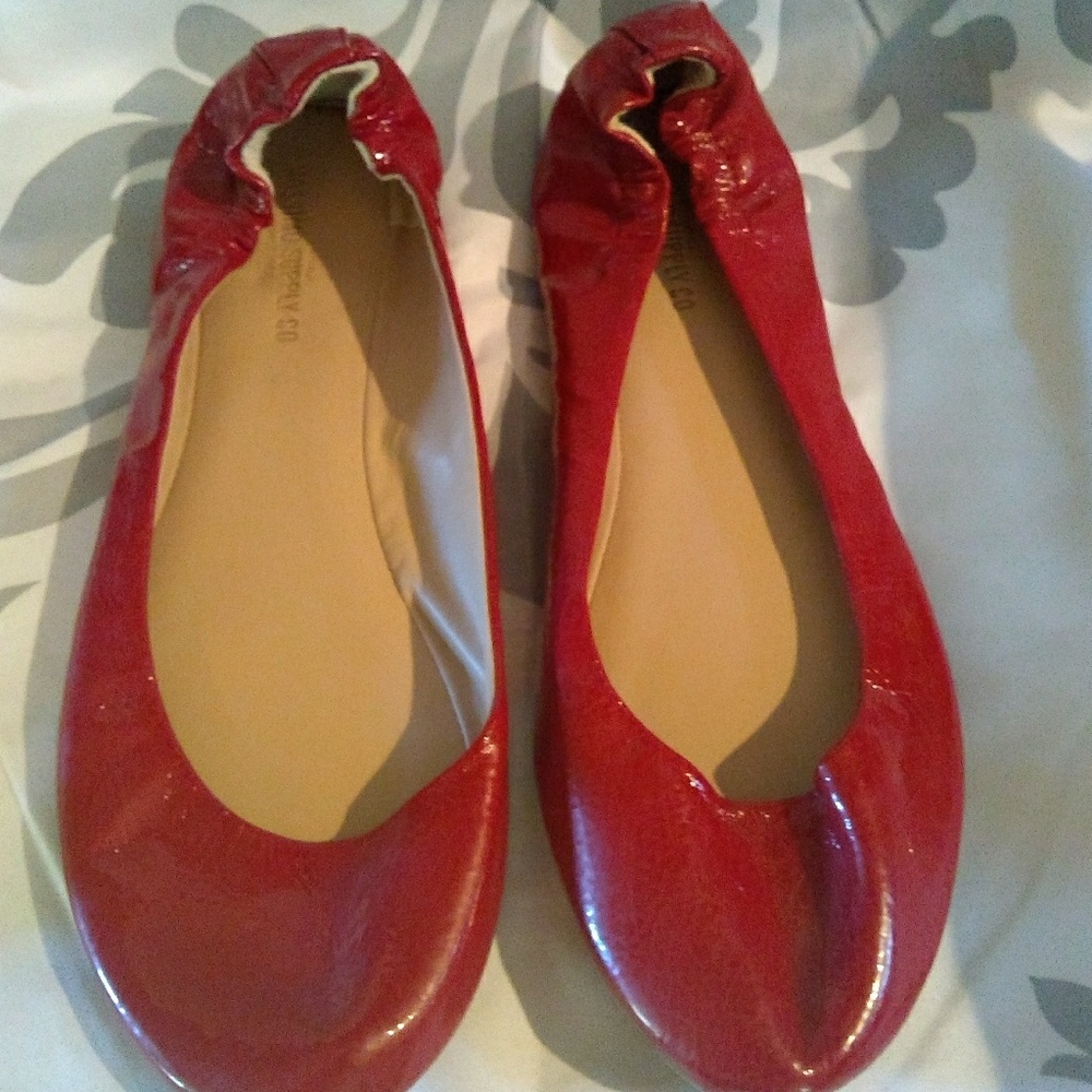 ❤️Mossimo Supply Co flats